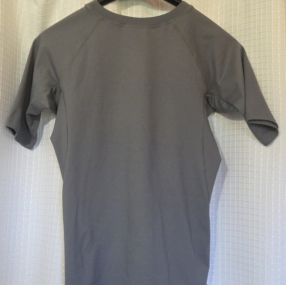 Private Island Rash Guard Top Size S Gray NEW - Picture 2 of 8